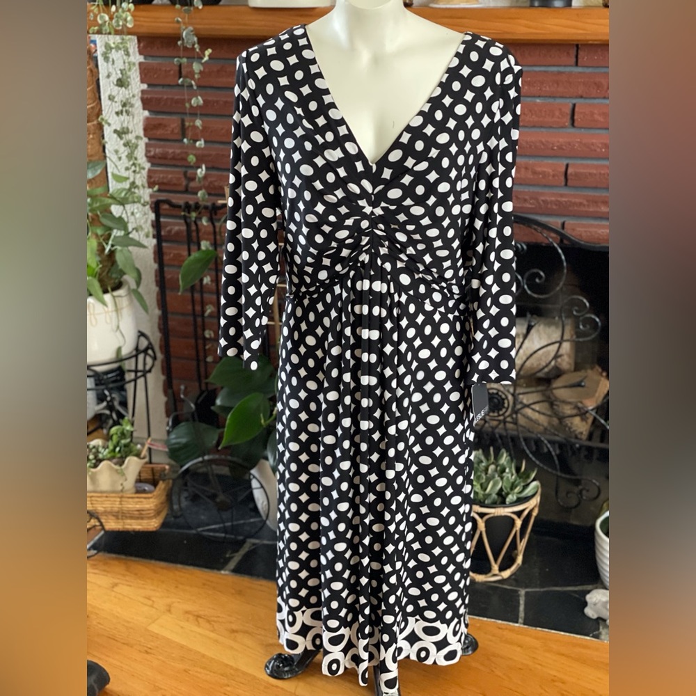 Geometric black and white dress Leslie Fay